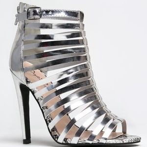 NWT Silver strappy sandal heel